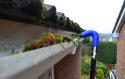 Dachrinnenreinigung mit Skyvac Dachrinnenreinigungsgerät, 12 M lange Carbonteleskop